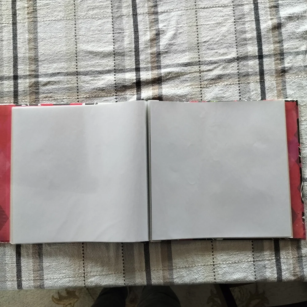 NWT‎ Recollections 30 Page Scrapbook
